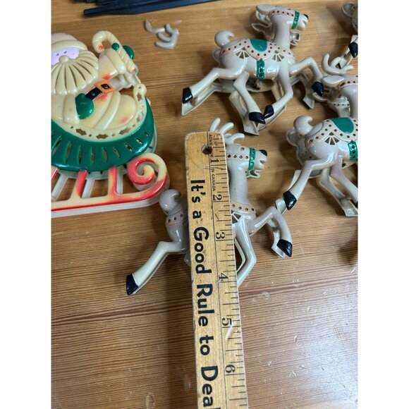 Santa and reindeer sleigh small decoration JYSN light covers - two broken - Picture 4 of 10